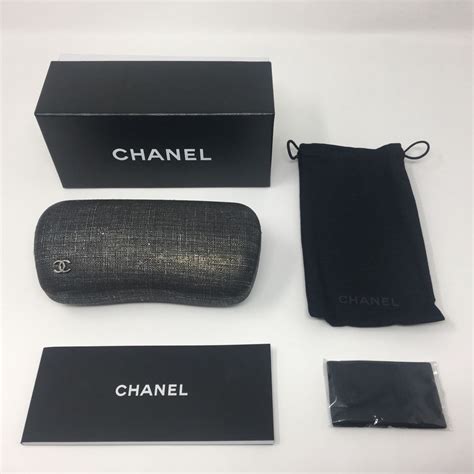 occhiali da sole neutri chanel|silver chanel sunglasses case.